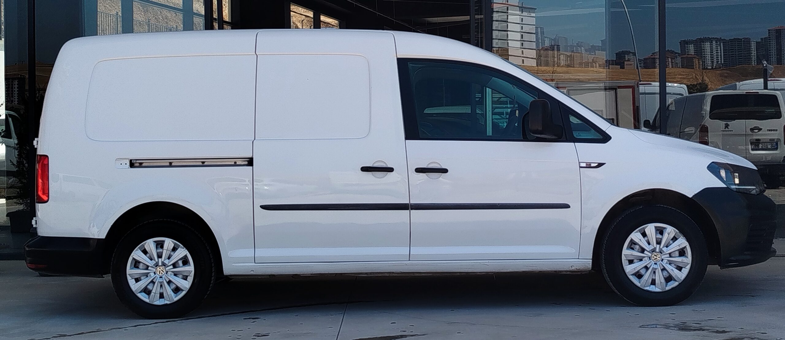 
								AYDIN GALERİ VOLKSWAGEN CADDY MAXİVAN full									